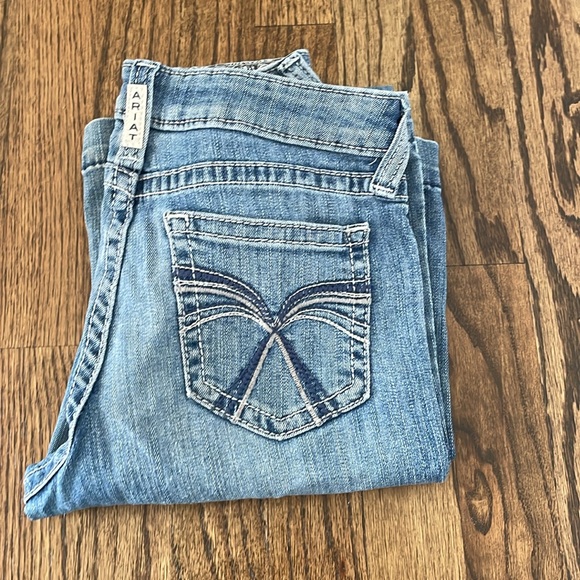 Girls size 14 Ariat real denim jeans. - Picture 2 of 6
